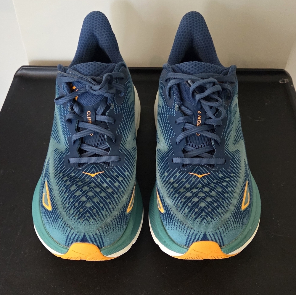 EUC Hoka Clifton 9 Running Shoes - Picture 2 of 16